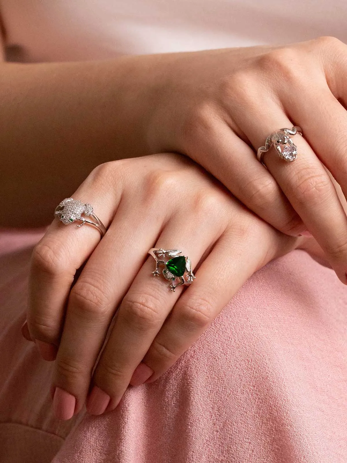 Frog Ring With Emerald Stone