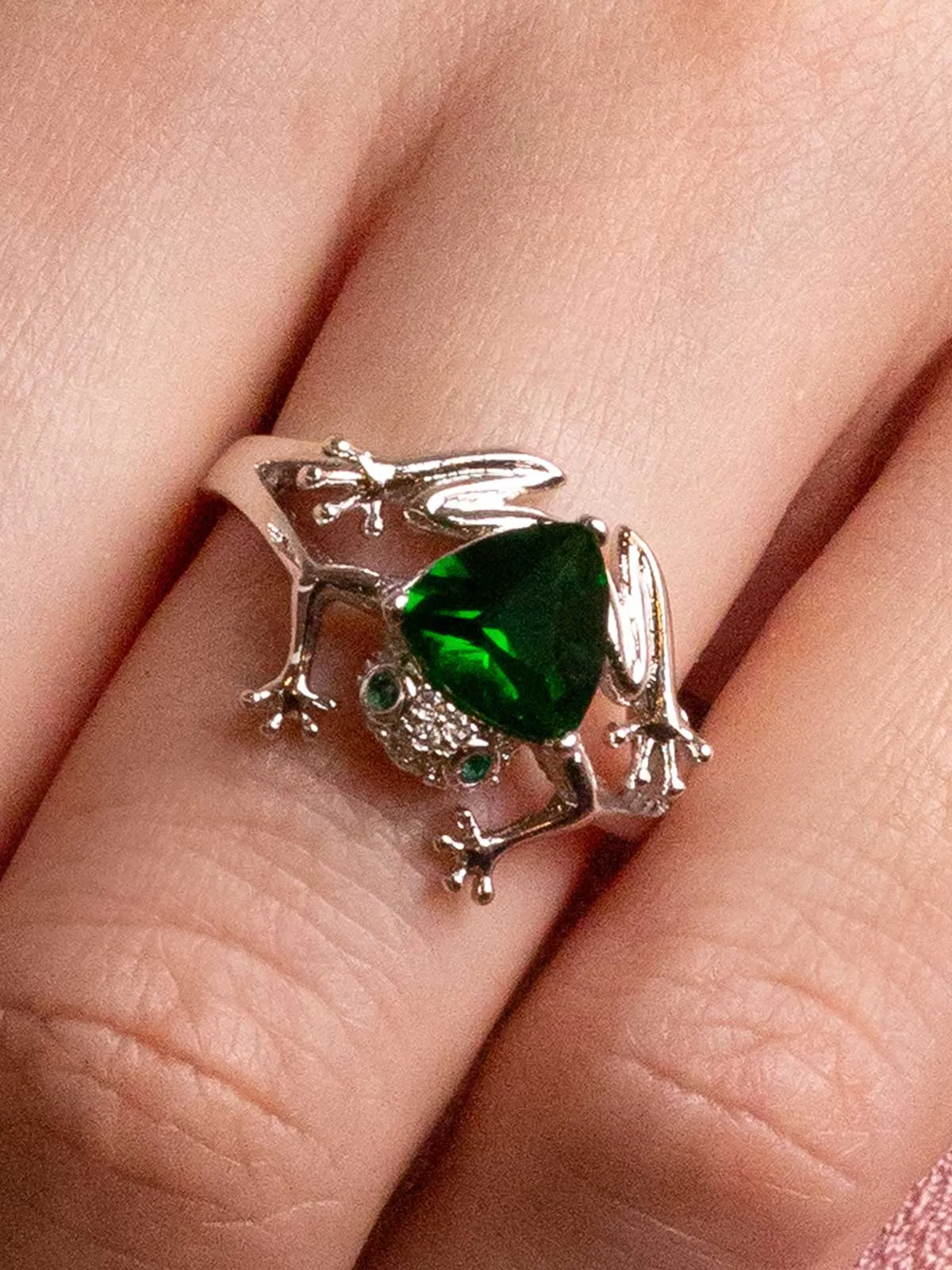 Frog Ring With Emerald Stone