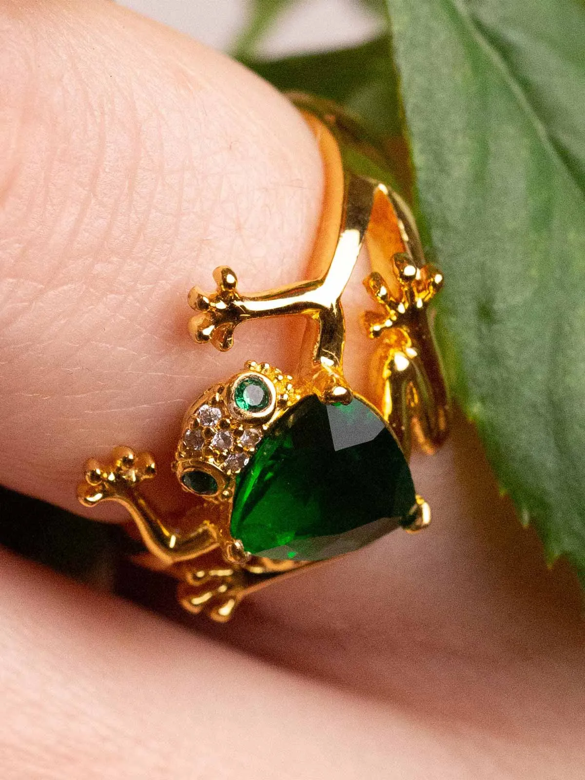 Frog Ring With Emerald Stone